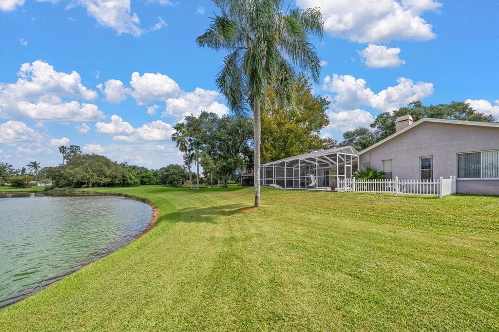 684 SAMANTHA DRIVE photo 3