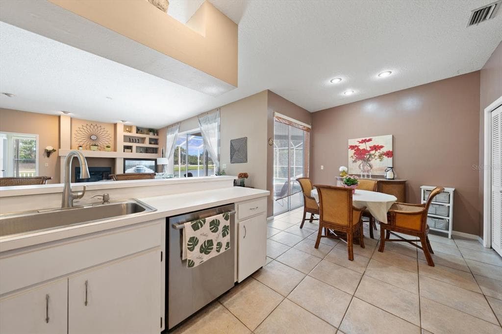684 SAMANTHA DRIVE photo 9