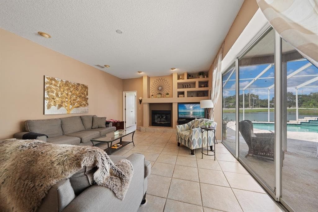 684 SAMANTHA DRIVE photo 10