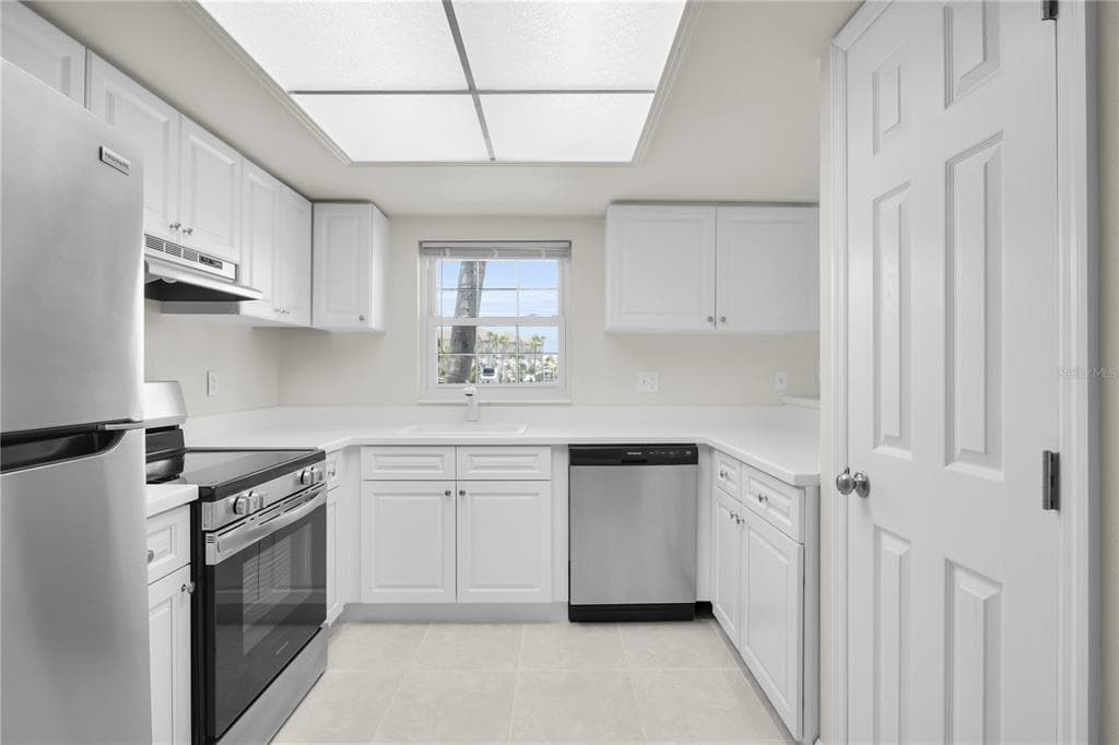 8820 BAY POINTE DRIVE #102 4