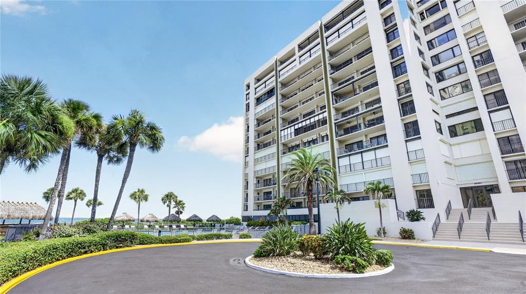 1480 GULF BOULEVARD 601 photo 2