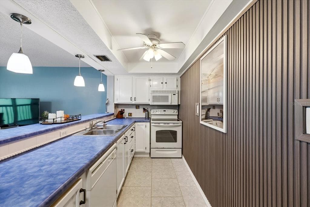 19450 GULF BOULEVARD 903 photo 10