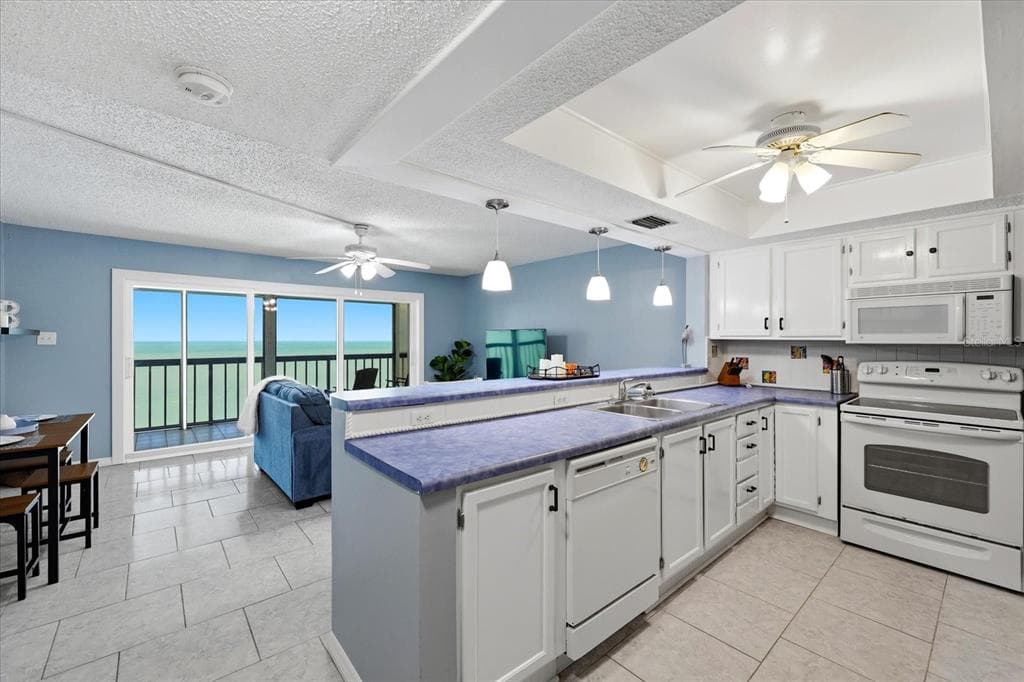19450 GULF BOULEVARD 903 photo 4