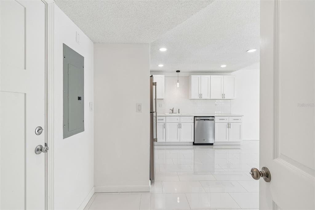 450 TREASURE ISLAND CAUSEWAY 106 photo 2