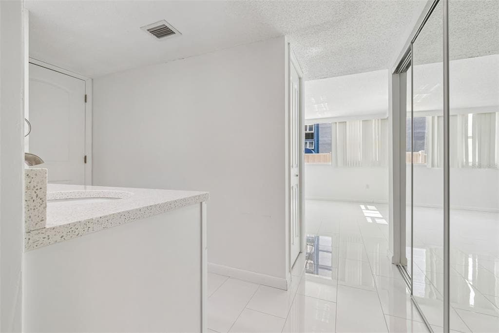 450 TREASURE ISLAND CAUSEWAY 106 photo 22