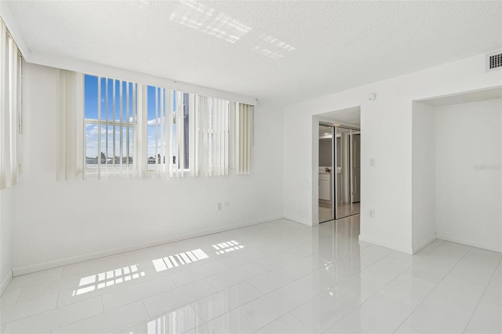 450 TREASURE ISLAND CAUSEWAY 106 photo 14