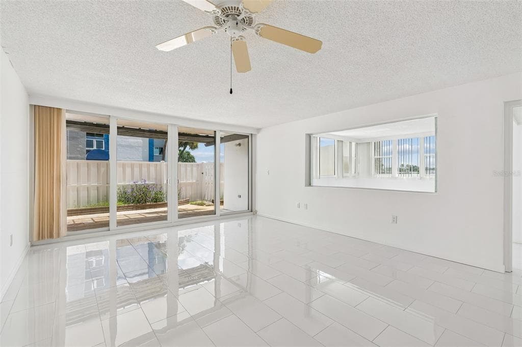 450 TREASURE ISLAND CAUSEWAY 106 photo 4