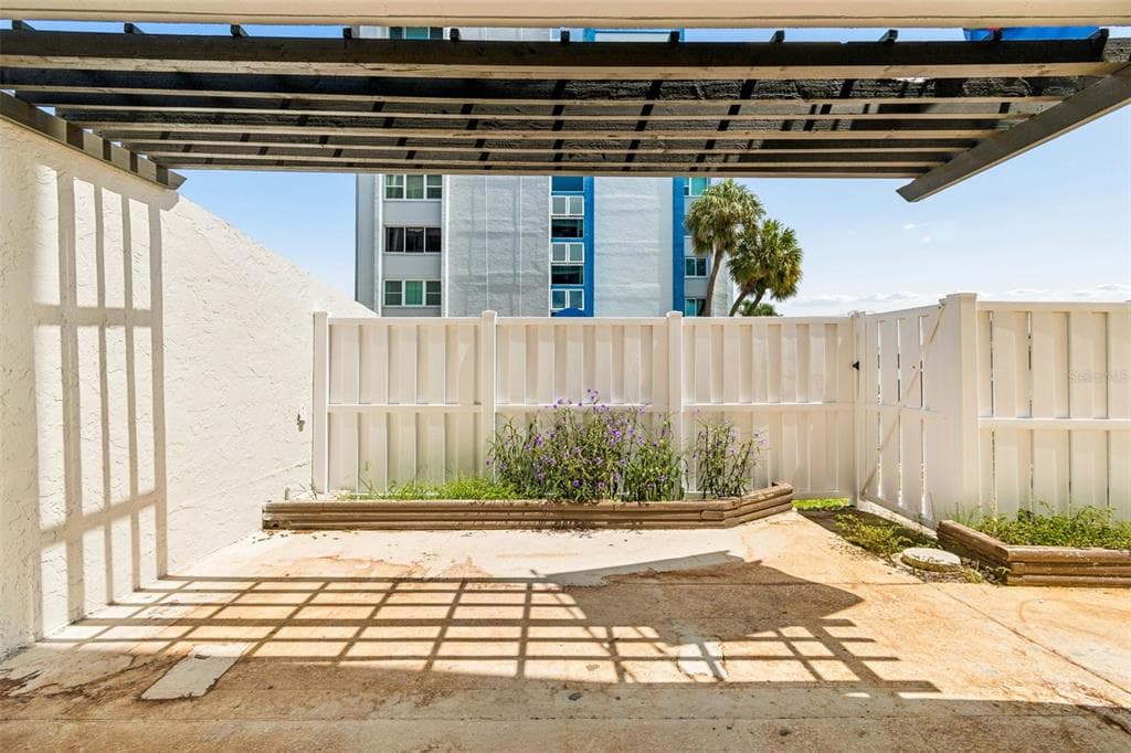 450 TREASURE ISLAND CAUSEWAY 106 photo 25