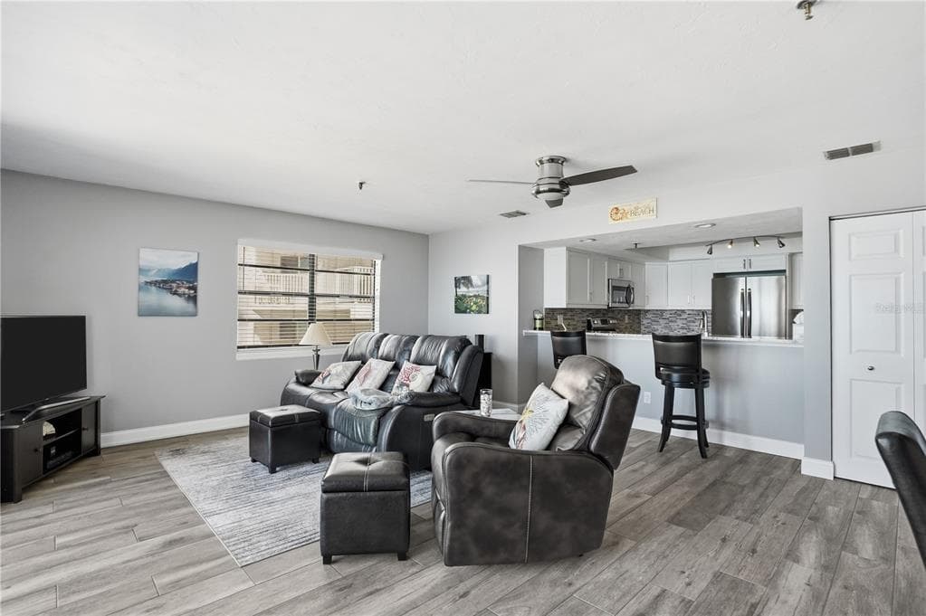 16330 GULF BOULEVARD 306 photo 6