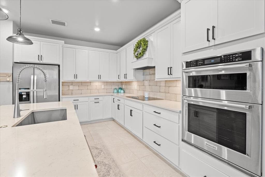 2596 BUCKTHORN LOOP photo 11