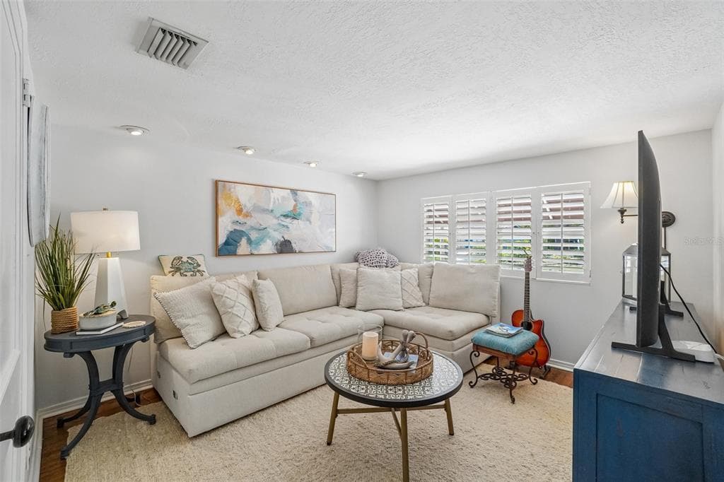 1204 E PARK CIRCLE photo 3