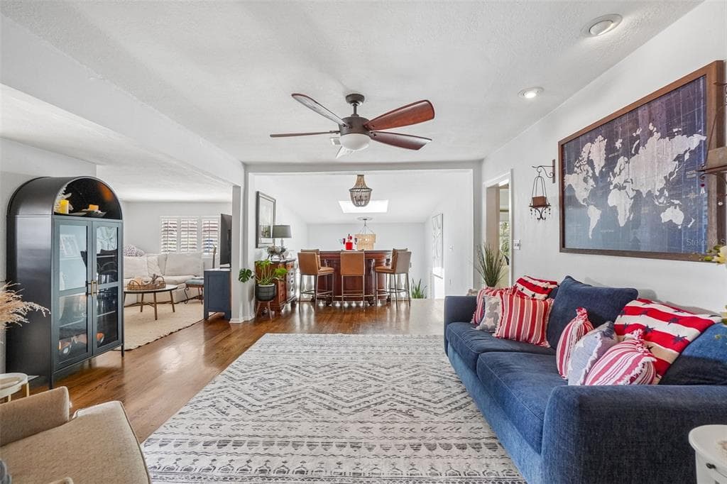 1204 E PARK CIRCLE photo 4