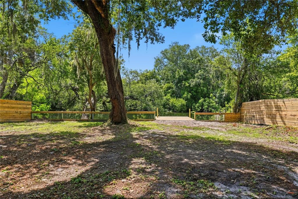 1915 E MULBERRY DRIVE photo 2