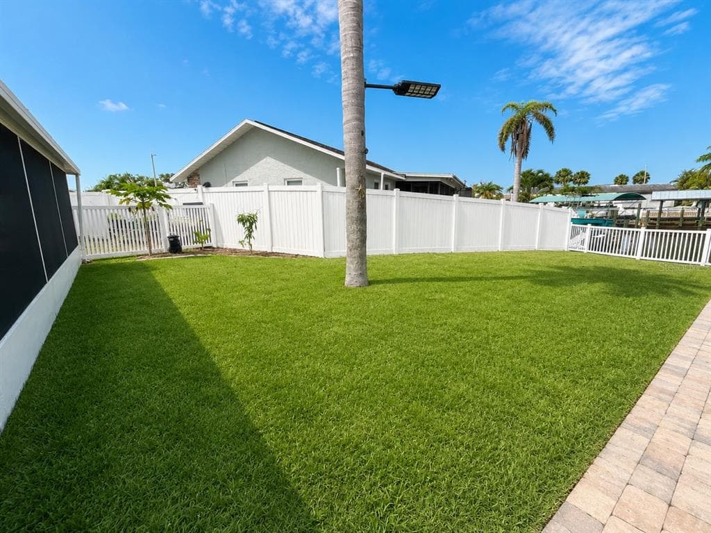 1002 SILVER PALM WAY photo 9