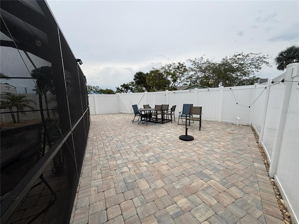 1002 SILVER PALM WAY photo 8