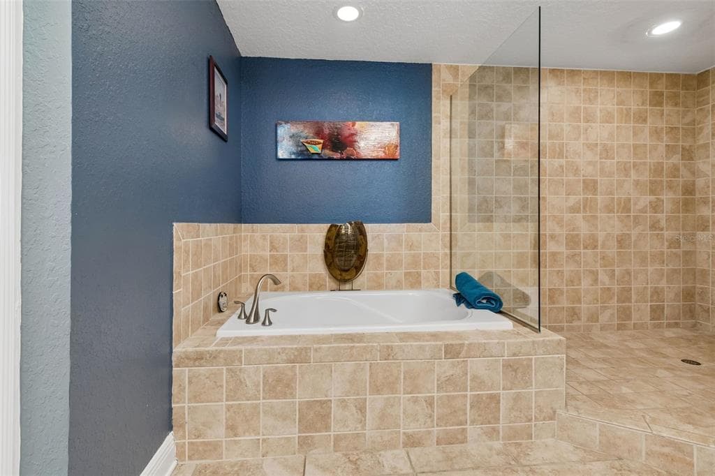 1038 BELLASOL WAY 403 photo 20