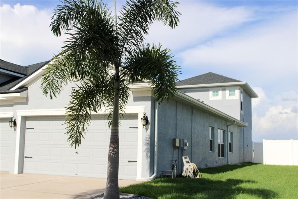 433 YORK DALE DRIVE photo 2