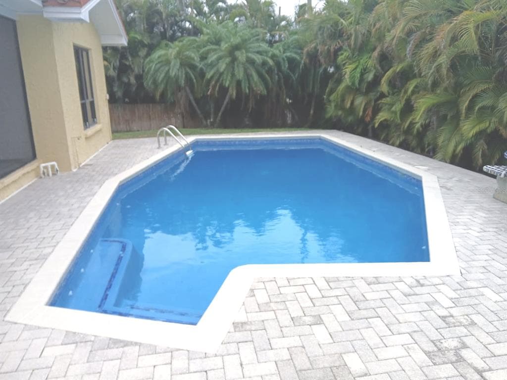 562 JOHNS PASS AVENUE photo 2