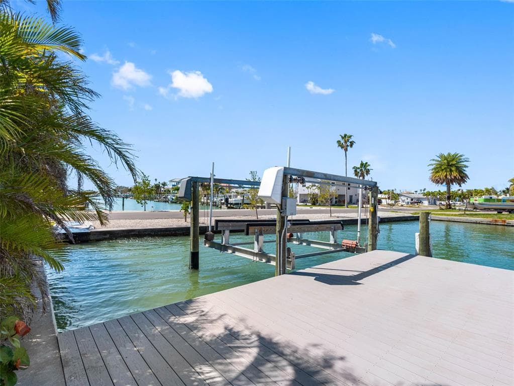 562 JOHNS PASS AVENUE photo 22