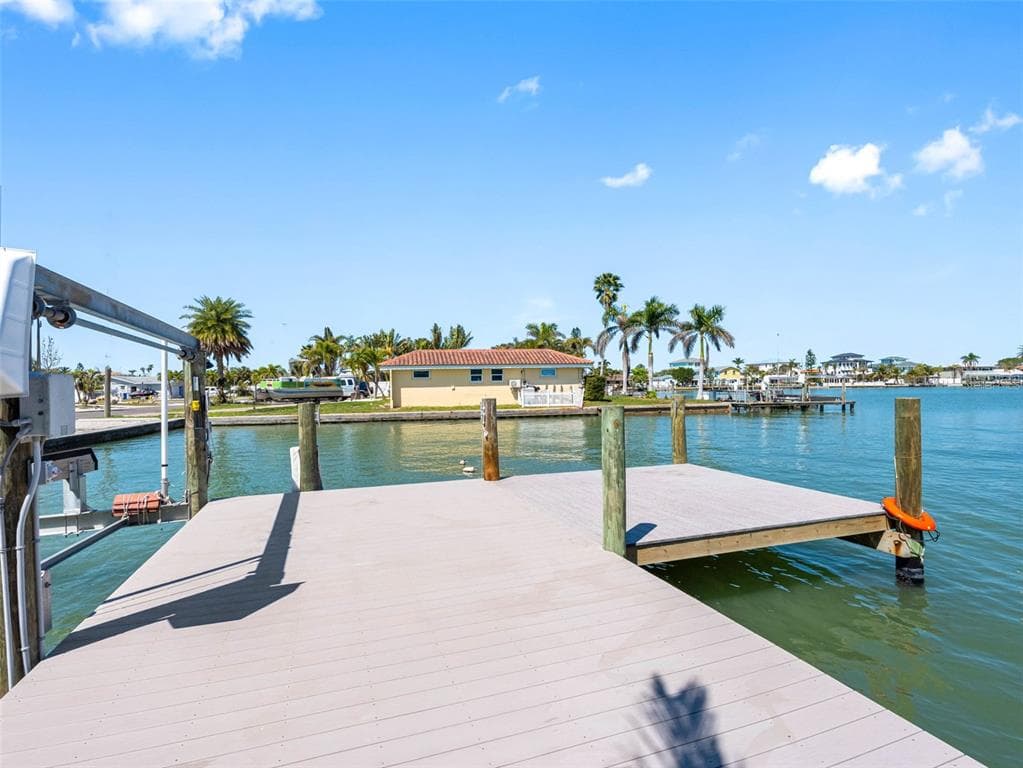 562 JOHNS PASS AVENUE photo 5