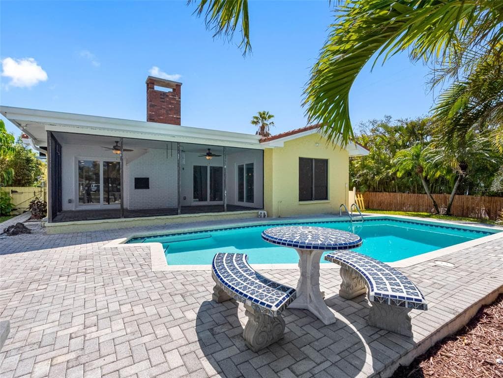 562 JOHNS PASS AVENUE photo 20
