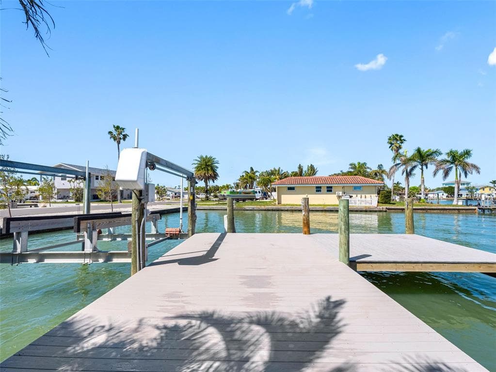 562 JOHNS PASS AVENUE photo 21