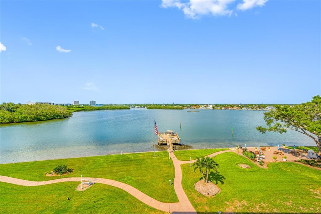 1847 SHORE DRIVE S 509 photo 2