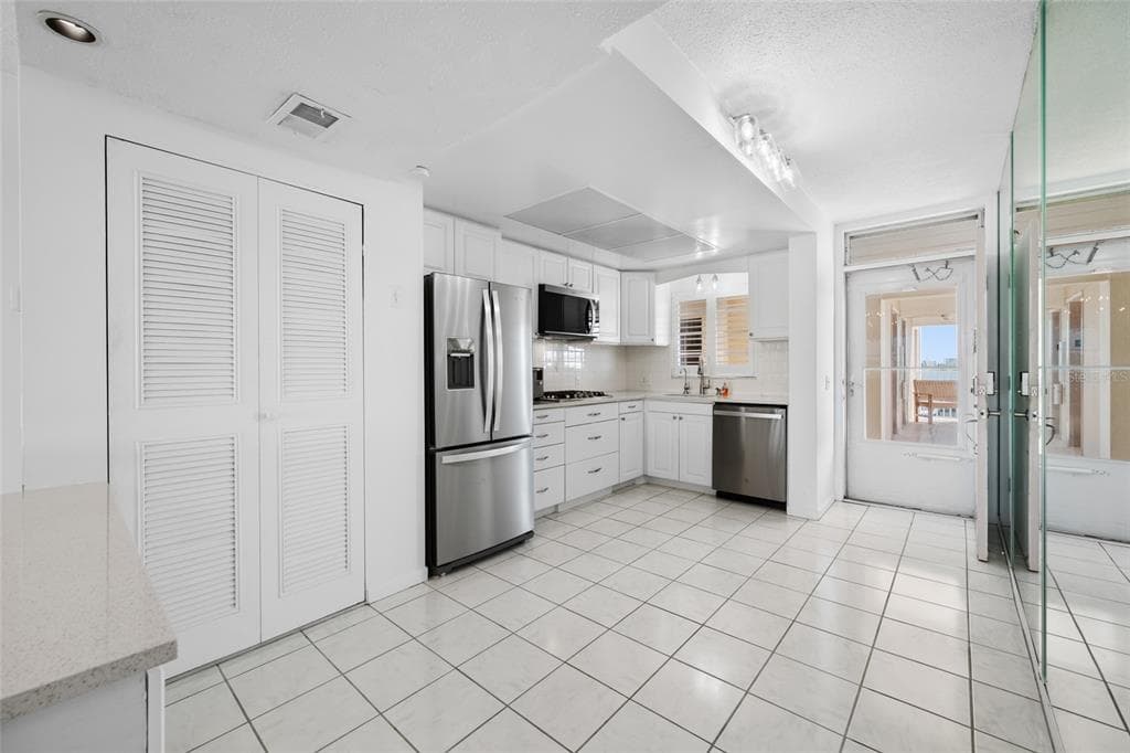 1847 SHORE DRIVE S 509 photo 6