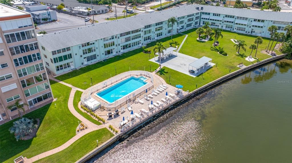 1847 SHORE DRIVE S 509 photo 3