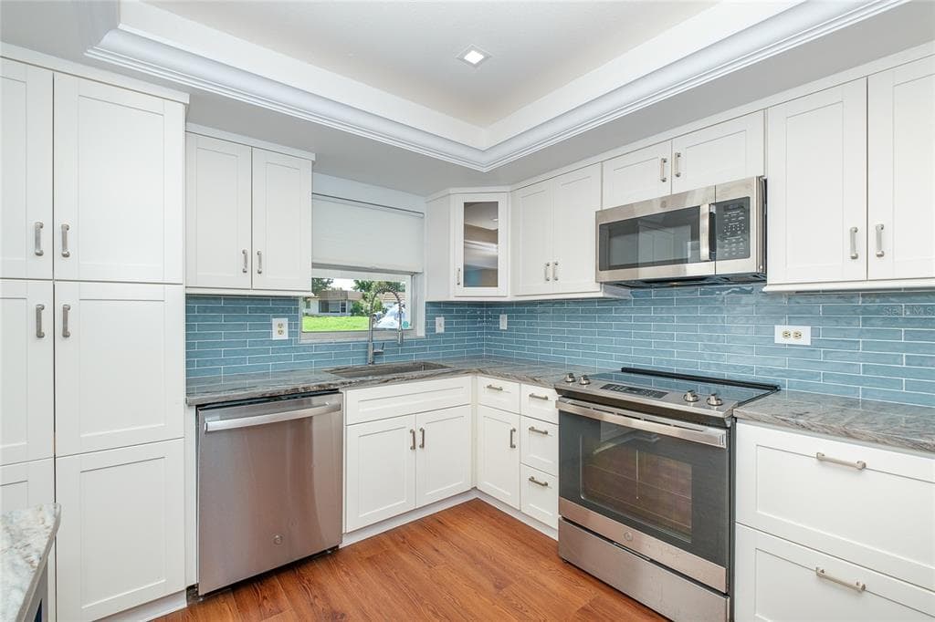 2126 RIVERBLUFF PARKWAY V323 photo 16