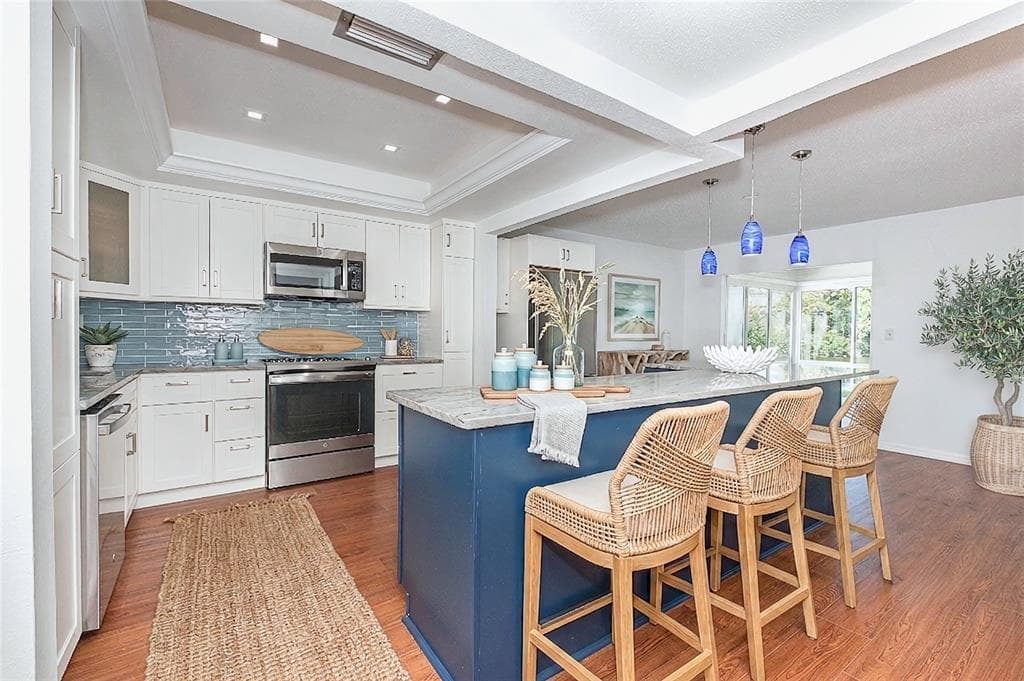 2126 RIVERBLUFF PARKWAY V323 photo 7