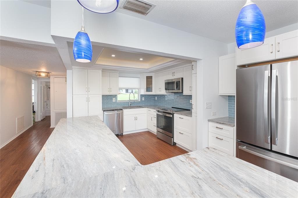 2126 RIVERBLUFF PARKWAY V323 photo 14