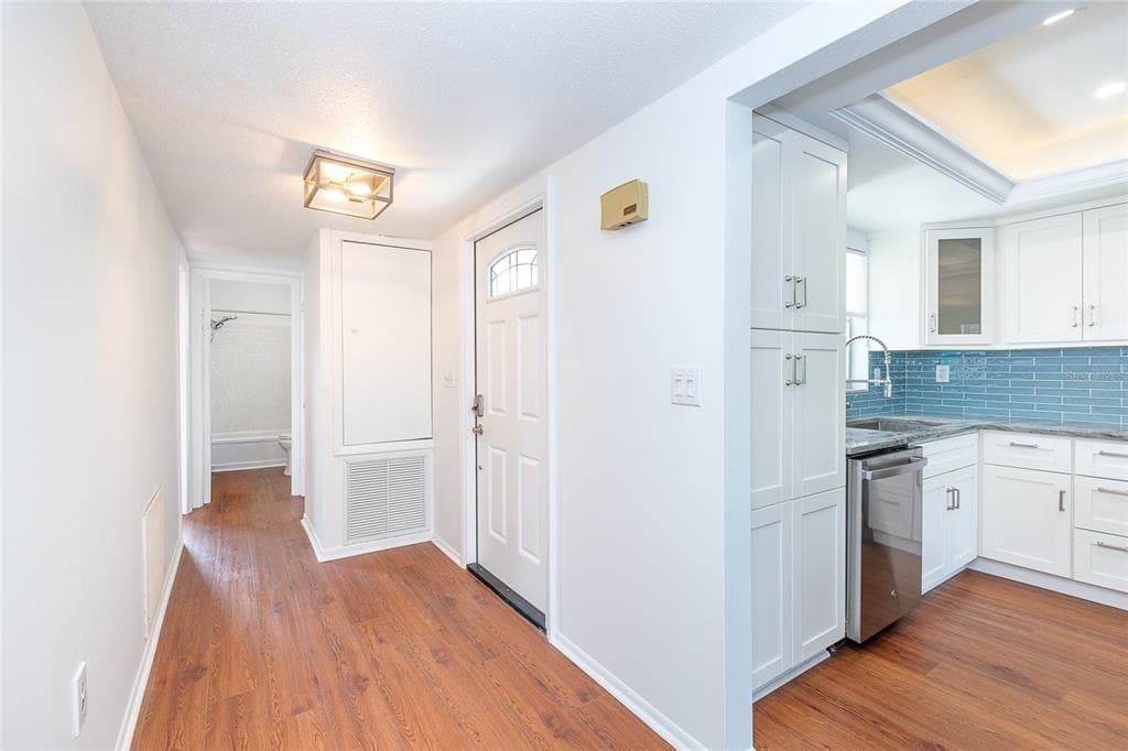 2126 RIVERBLUFF PARKWAY V323 photo 11