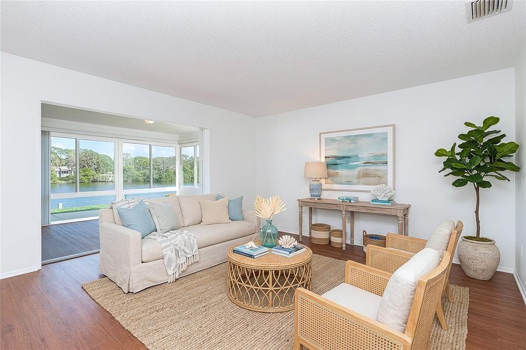 2126 RIVERBLUFF PARKWAY V323 photo 19