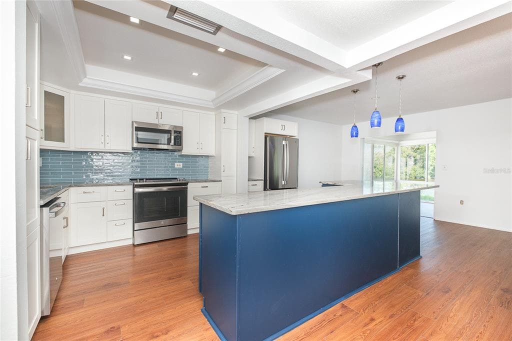 2126 RIVERBLUFF PARKWAY V323 photo 8