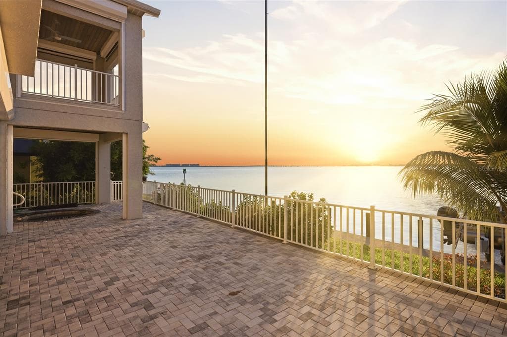 2139 PALM TREE DRIVE photo 1