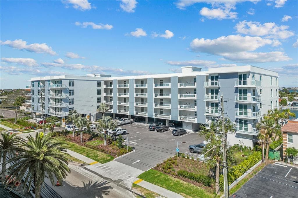 415 ISLAND WAY 311 photo 6