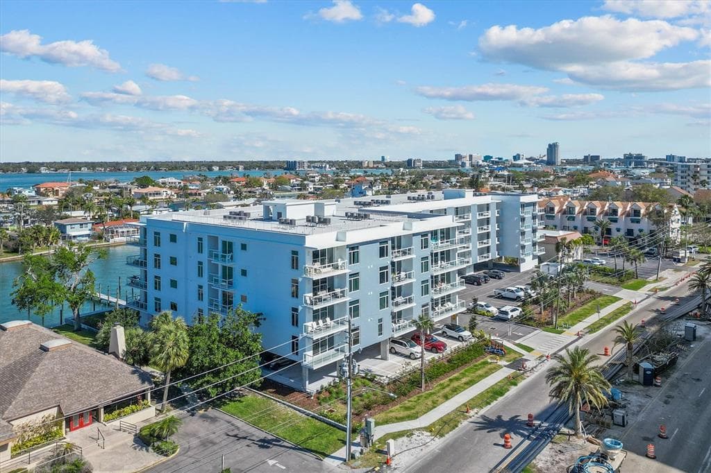 415 ISLAND WAY #311 5