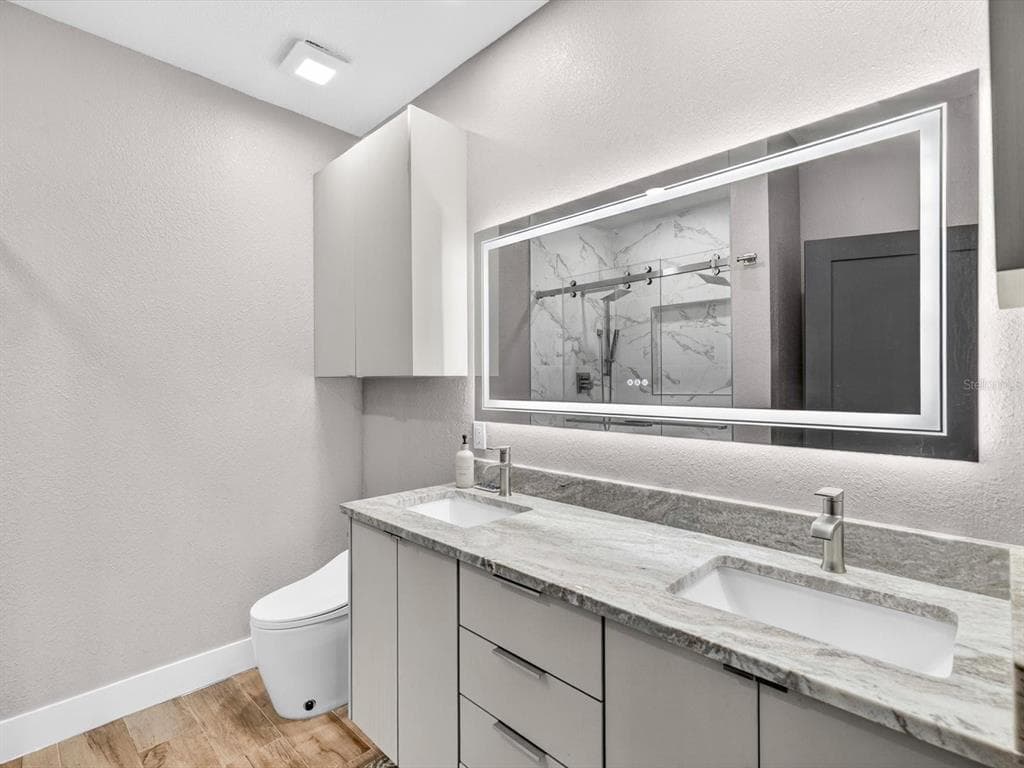 5000 CULBREATH KEY WAY 9-116 photo 22