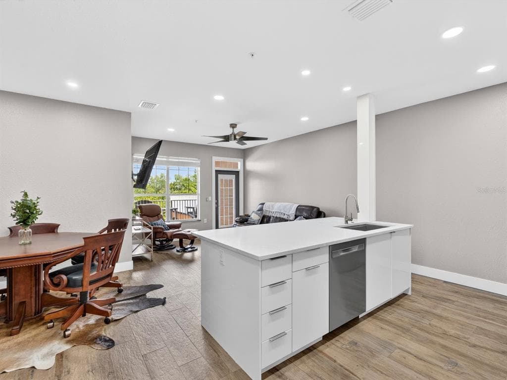 5000 CULBREATH KEY WAY 9-116 photo 11