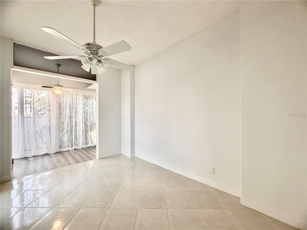 7400 SUN ISLAND DRIVE S 111 photo 16