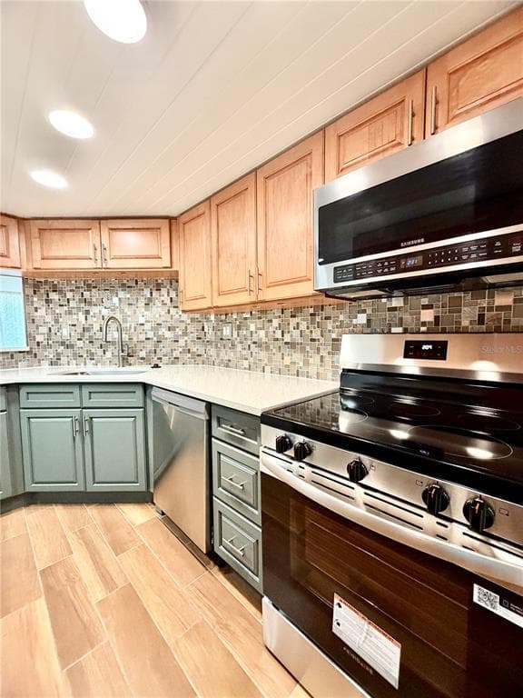 7400 SUN ISLAND DRIVE S 111 photo 7