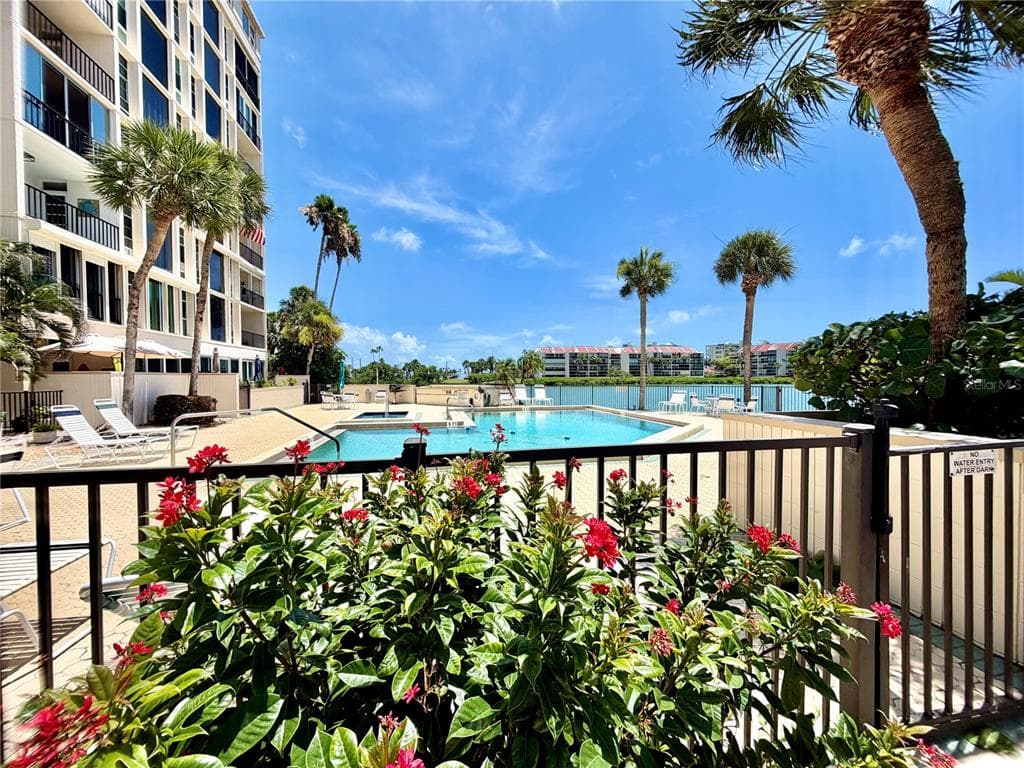 7400 SUN ISLAND DRIVE S 111 photo 1