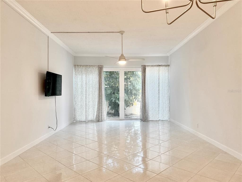 7400 SUN ISLAND DRIVE S 111 photo 10