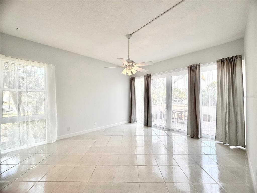 7400 SUN ISLAND DRIVE S 111 photo 19