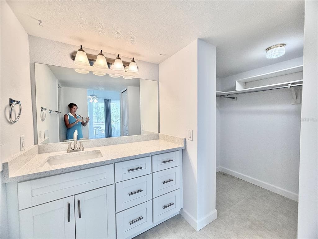 7400 SUN ISLAND DRIVE S 111 photo 21