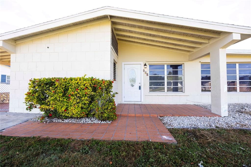 275 LAKEVIEW DRIVE photo 2
