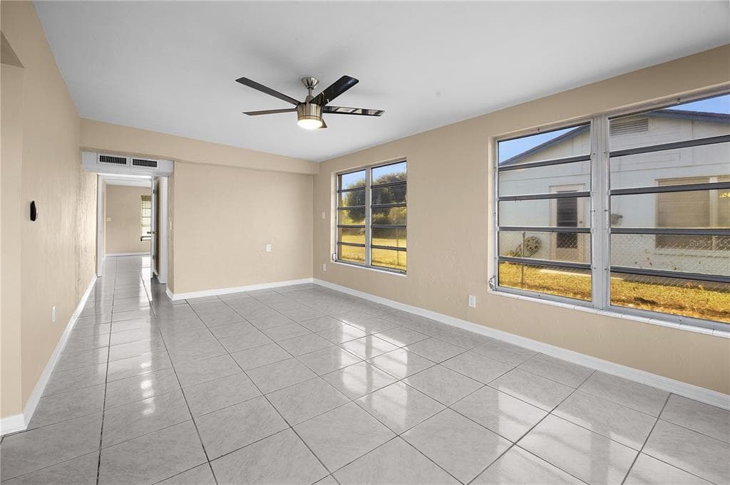 275 LAKEVIEW DRIVE photo 6