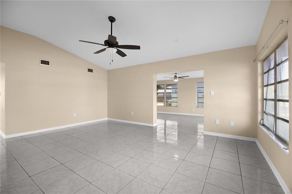 275 LAKEVIEW DRIVE photo 3