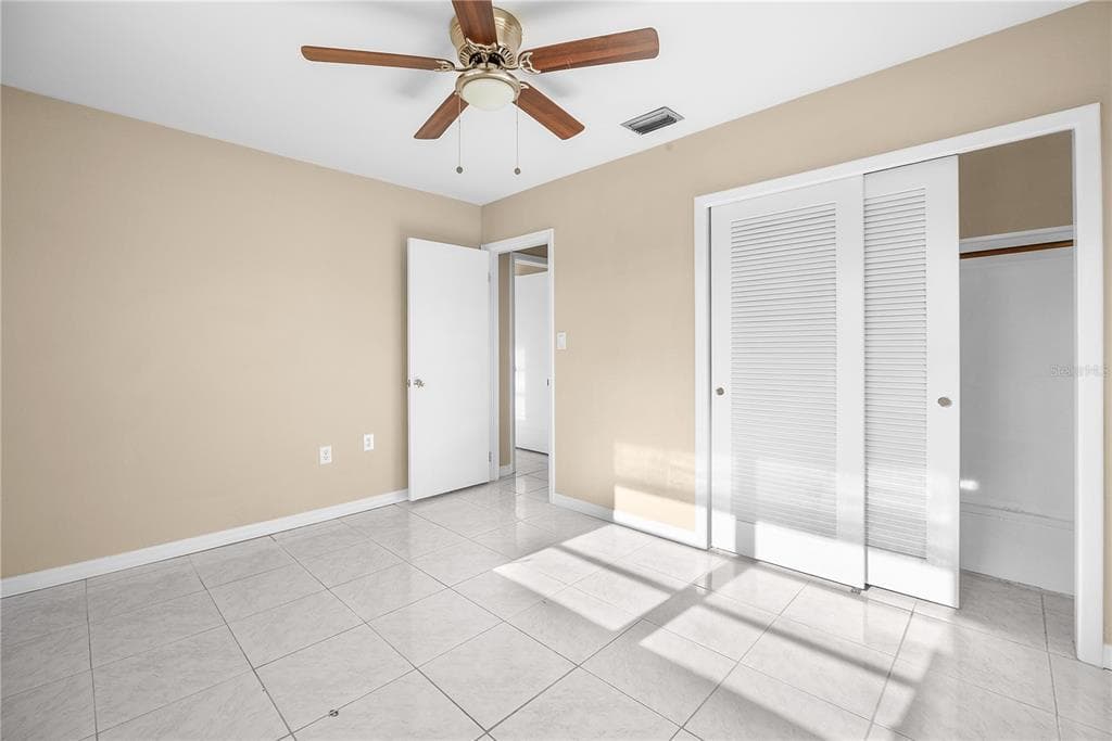 275 LAKEVIEW DRIVE photo 14
